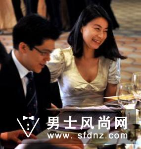 2019双十一晚会易烊千玺眼镜是什么牌子多少钱？