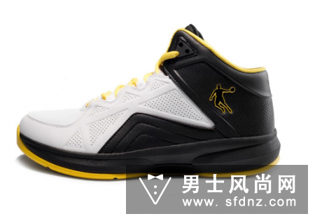 篮球鞋为什么这么紧 紧点好还是松点好