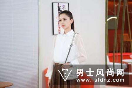 佟丽娅最新造型 和黄教主穿情侣装？