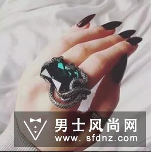 绿发晶为什么贵 是墨绿色的好还是浅绿色的好