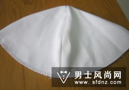 穆斯林为什么戴白帽子 和黑帽子的区别