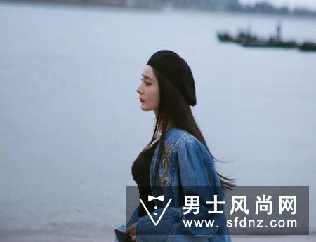 开春就要穿裙子 迪丽热巴的复古印花裙你get了吗