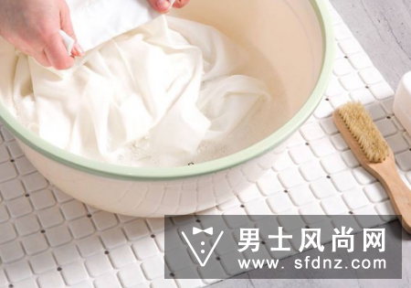 衣服泡久了散发恶臭还能穿吗 有毒吗