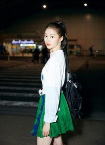 终于穿对了？北影节闭幕式关晓彤蓝色长裙吸睛
