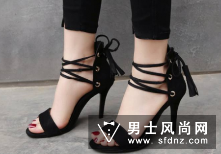 绑带鞋为什么受欢迎 平底好还是高跟好