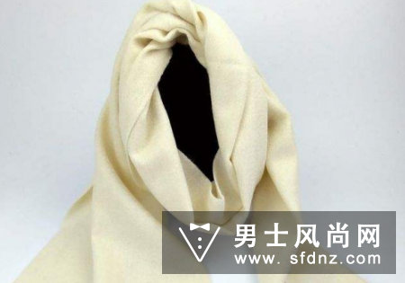 男生围白色还是黑色围巾好