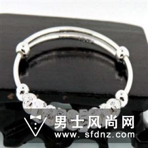 银饰怎么保养才闪亮 银饰怎么清洗更亮