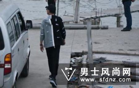 破冰行动李飞给李维民买的衣服是什么牌子 李飞给李维民买的衣服是多少钱
