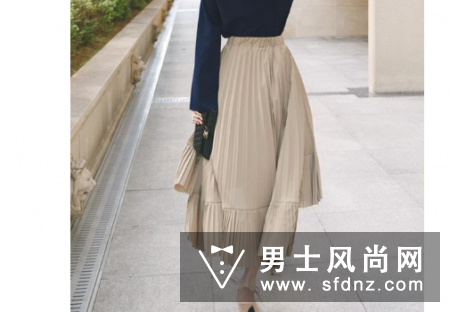卡其色裙子搭配什么上衣好 穿什么颜色的鞋子