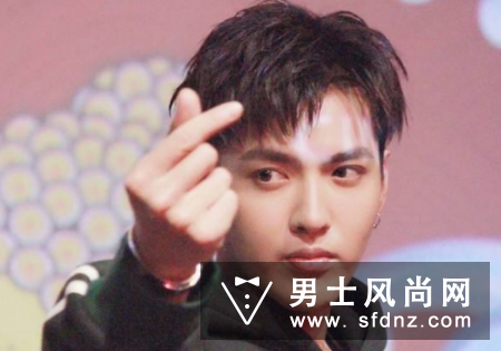 比心是爱你的意思吗 手势还有别的意思吗