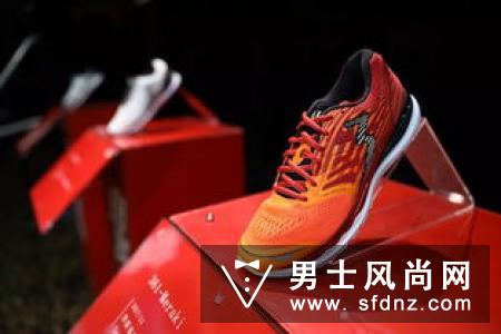 adidas by Stella McCartney发布ALPHAEDGE 4D跑鞋限定款