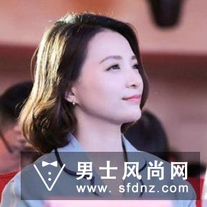 董卿穿上这套粉色西装少女感满满,真的是太漂亮了