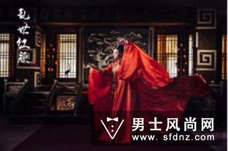 忽闻岸上踏歌声 回眸尽赏锦衣秀 ---常州纺院毕业设计作品发布会