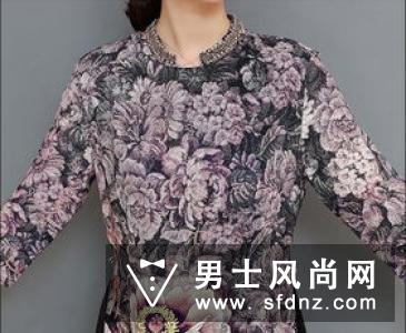 开春就要穿裙子 迪丽热巴的复古印花裙你get了吗