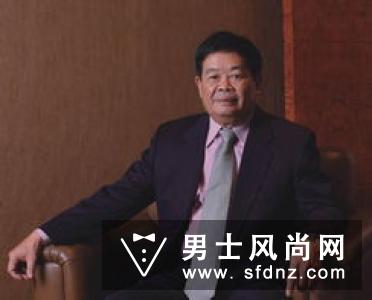 为什么一开始要花那么多钱去买阿玛尼的套装?
