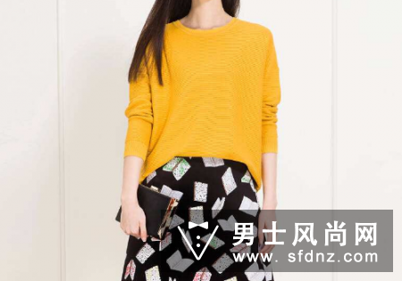 黄色上衣配什么颜色裤子 配什么颜色裙子