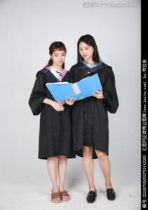 学士服怎么穿 学士服是学校发的吗