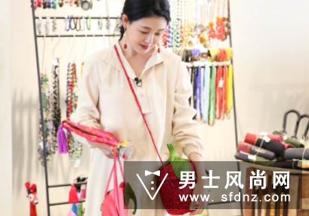 我们是真的朋友大S草莓包是什么牌子 同款Pitusa草莓包多少钱