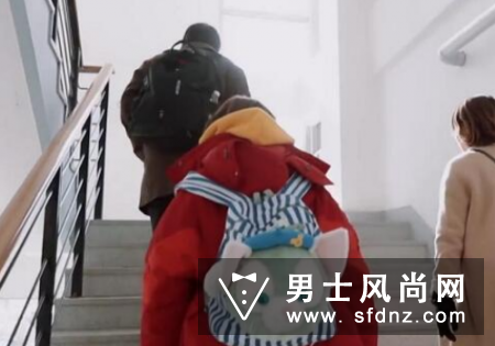 我家那闺女吴昕同款书包是什么牌子 保温杯是什么牌子