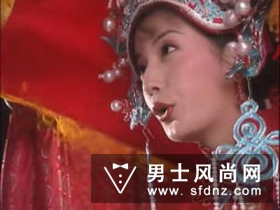 戛纳红毯第三弹：关晓彤薄荷绿礼服是什么牌子