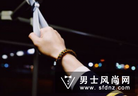 抖音燃烧的陀螺仪的手链是什么牌子 同款pig hen手链多少钱