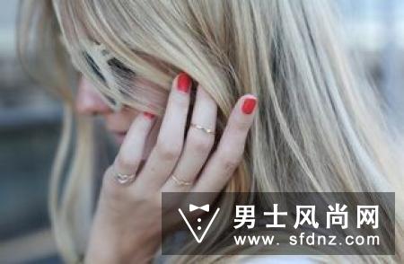 男人手戴戒指的含义有哪些