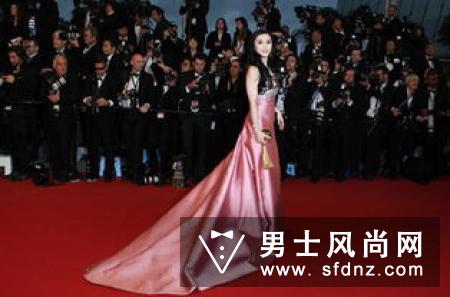 范冰冰粉色裙子是什么牌子戛纳时间
