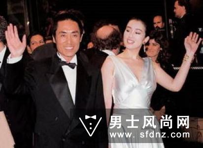 曝黄奕出轨闹离婚 穿衣搭配真老土