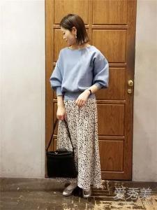 印花裙、格纹裙、波点裙……春季花色长裙配什么上衣好看