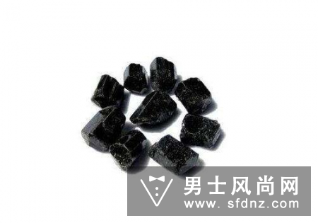 黑碧玺怎么鉴别真假 功效与作用