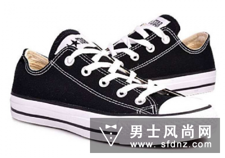 黑色帆布鞋配什么袜子?