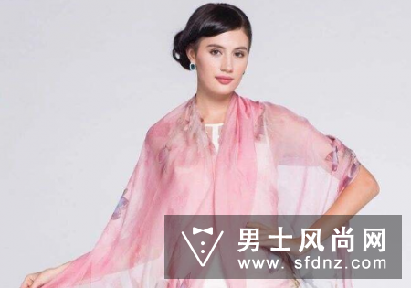 真丝围巾怎么搭配衣服 日常系法有哪些