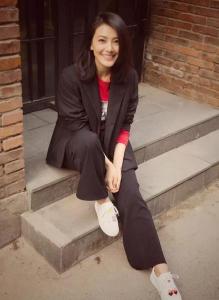 好久不见！高圆圆最新街拍依旧美成小仙女