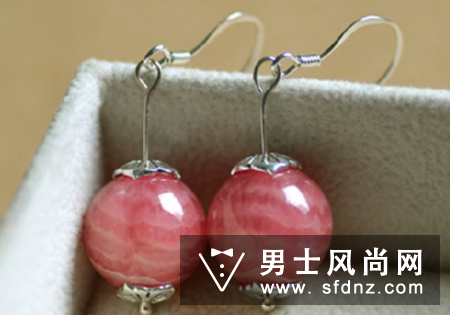 红纹石适合什么五行带 女生戴红纹石好吗
