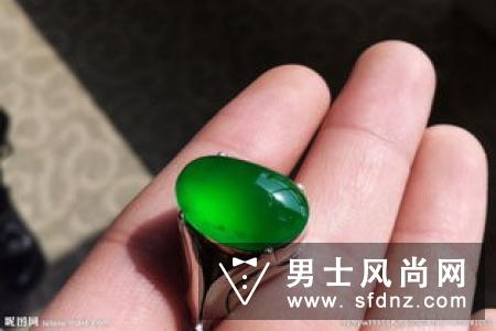 30岁女人适合戴玉 适合戴绿色翡翠戒指吗