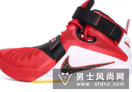 NIKE耐克士兵12适合后卫吗?适合什么位置?