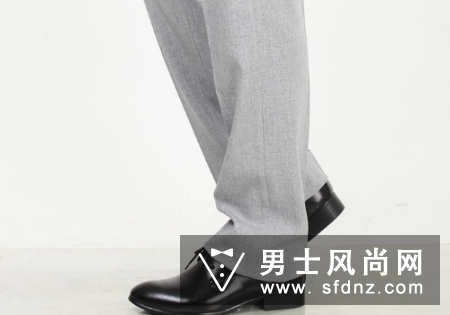 西装裤是直筒裤吗 配什么鞋子