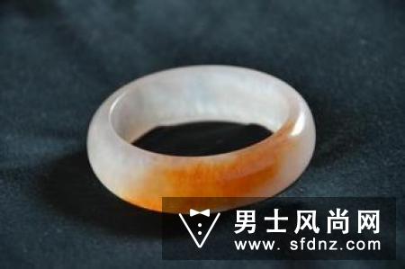 新疆金丝玉手镯多少钱 什么样子好