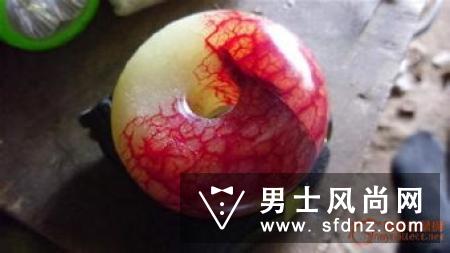 凤血玉手镯一般多少钱 为什么那么贵