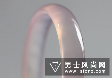 芙蓉玉手镯有什么功效 适合女生吗