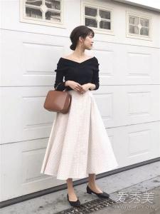 印花裙、格纹裙、波点裙……春季花色长裙配什么上衣好看