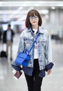 唐嫣最新机场街拍2017  牛仔外套配条纹衬衫清新又时髦